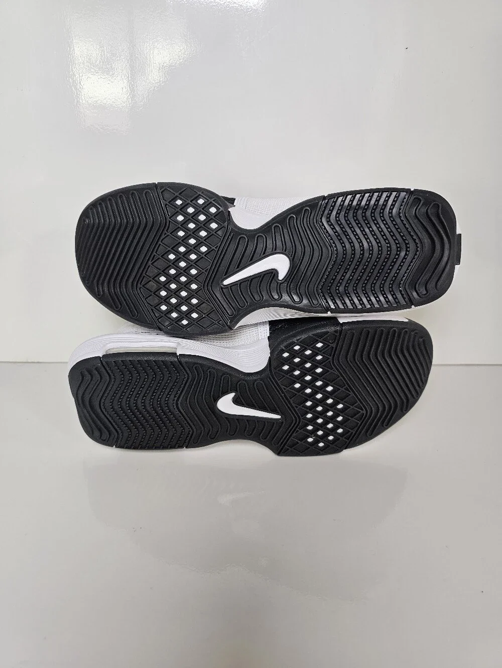 Nike LeBron Witness 8 Basketball Shoes White Black Red Men's Size 7.5 New In Box